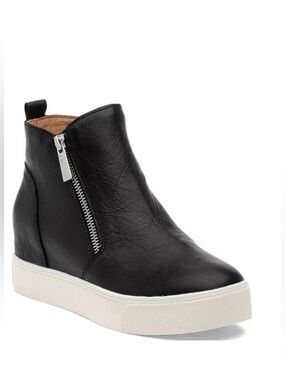 J/Slides Sky Leather Sneaker in Black Women’s Size 7 1/2
